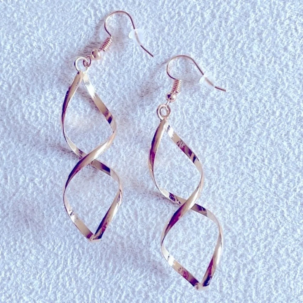Spiral dangle earrings